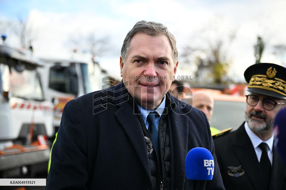 Philippe Tabarot Visits The Saint-Denis Maintenance And Intervention Center