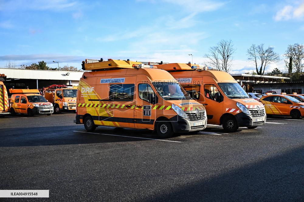 Philippe Tabarot Visits The Saint-Denis Maintenance And Intervention Center