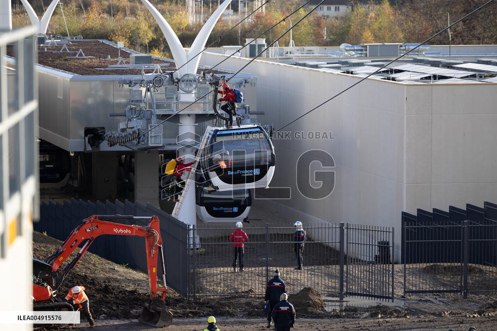 Firefighter evacuation exercice on urban cable car - Limeil-Brevannes