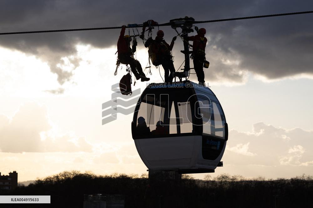Firefighter evacuation exercice on urban cable car - Limeil-Brevannes