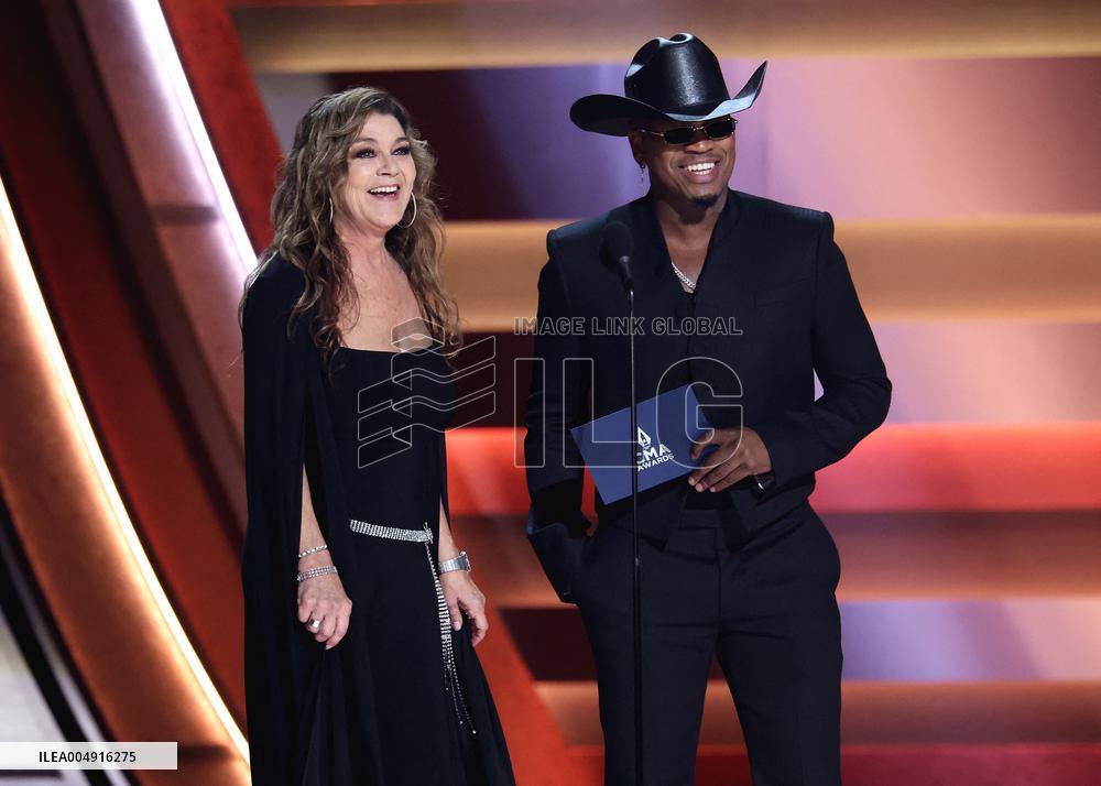 59th Annual CMA Awards - Show