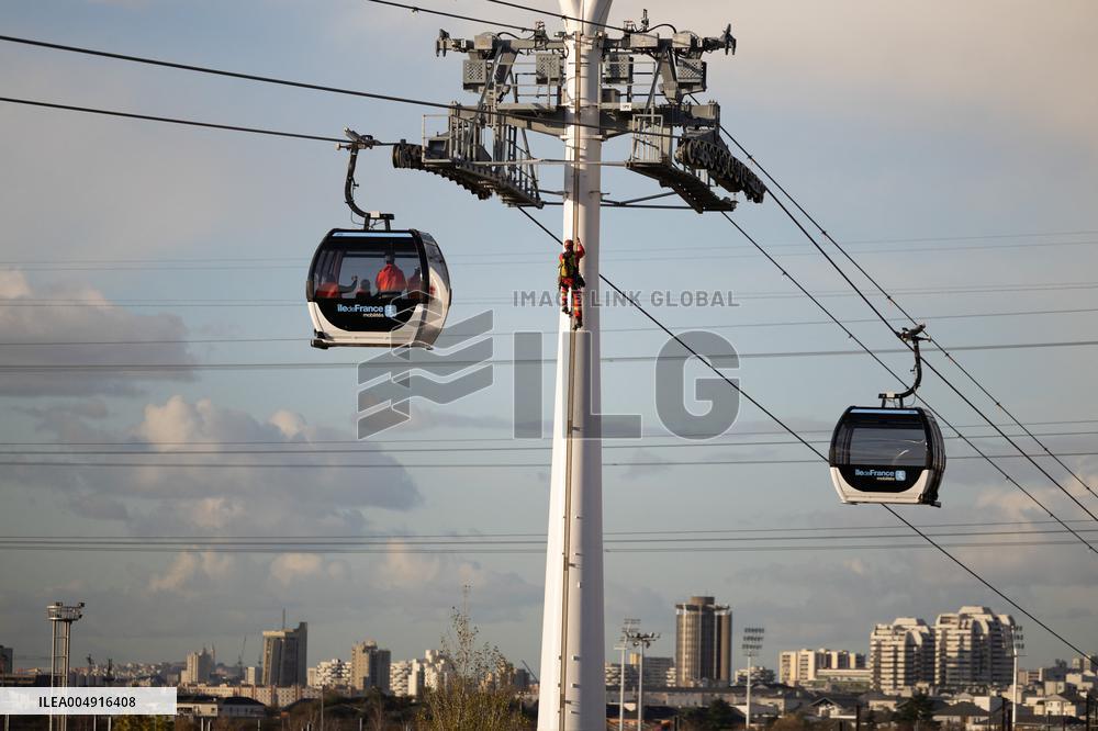 Firefighter evacuation exercice on urban cable car - Limeil-Brevannes