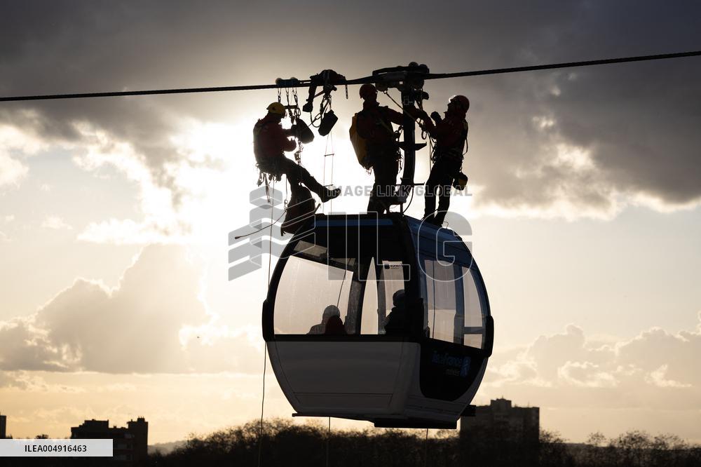 Firefighter evacuation exercice on urban cable car - Limeil-Brevannes