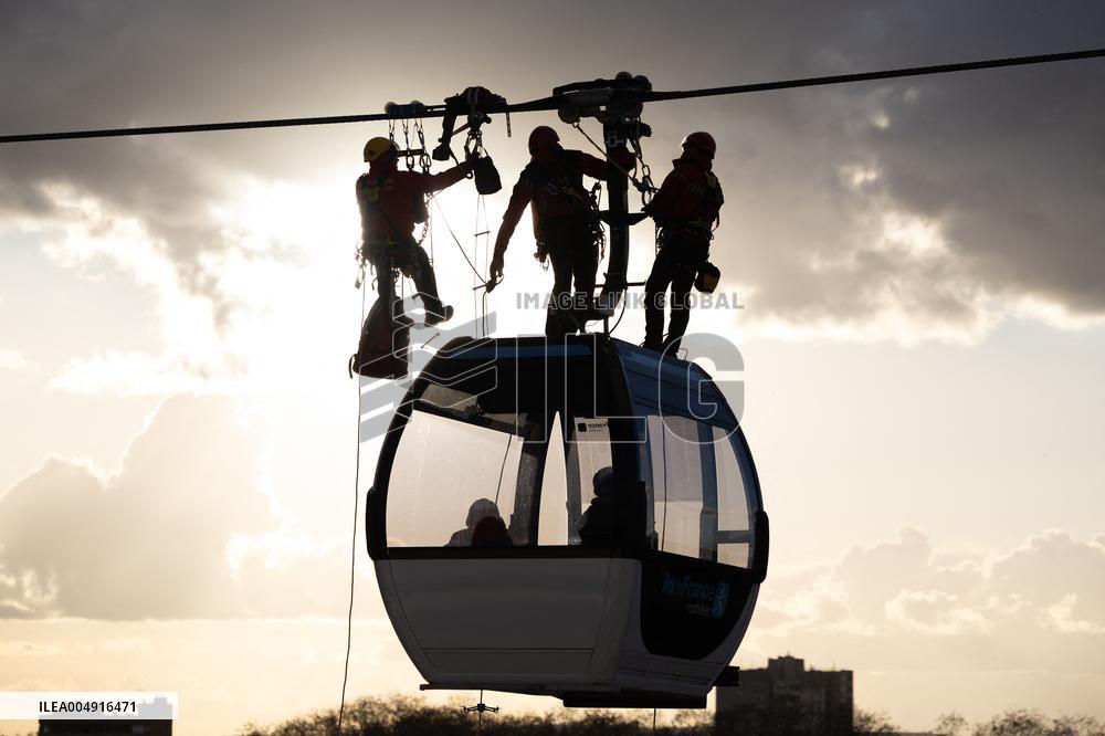 Firefighter evacuation exercice on urban cable car - Limeil-Brevannes