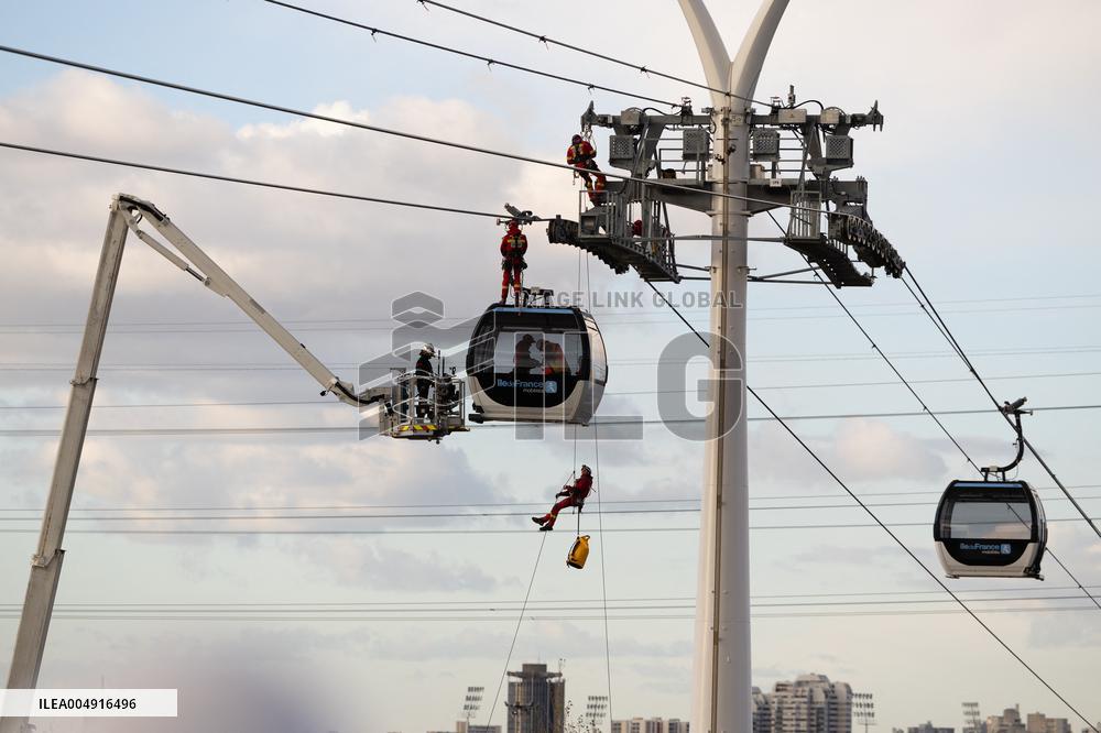 Firefighter evacuation exercice on urban cable car - Limeil-Brevannes