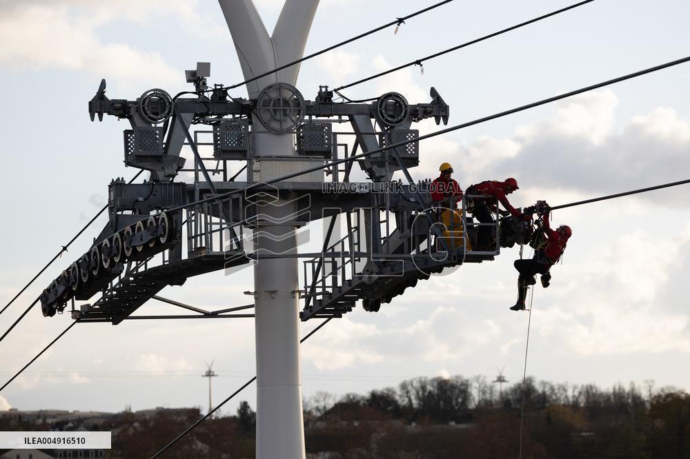 Firefighter evacuation exercice on urban cable car - Limeil-Brevannes