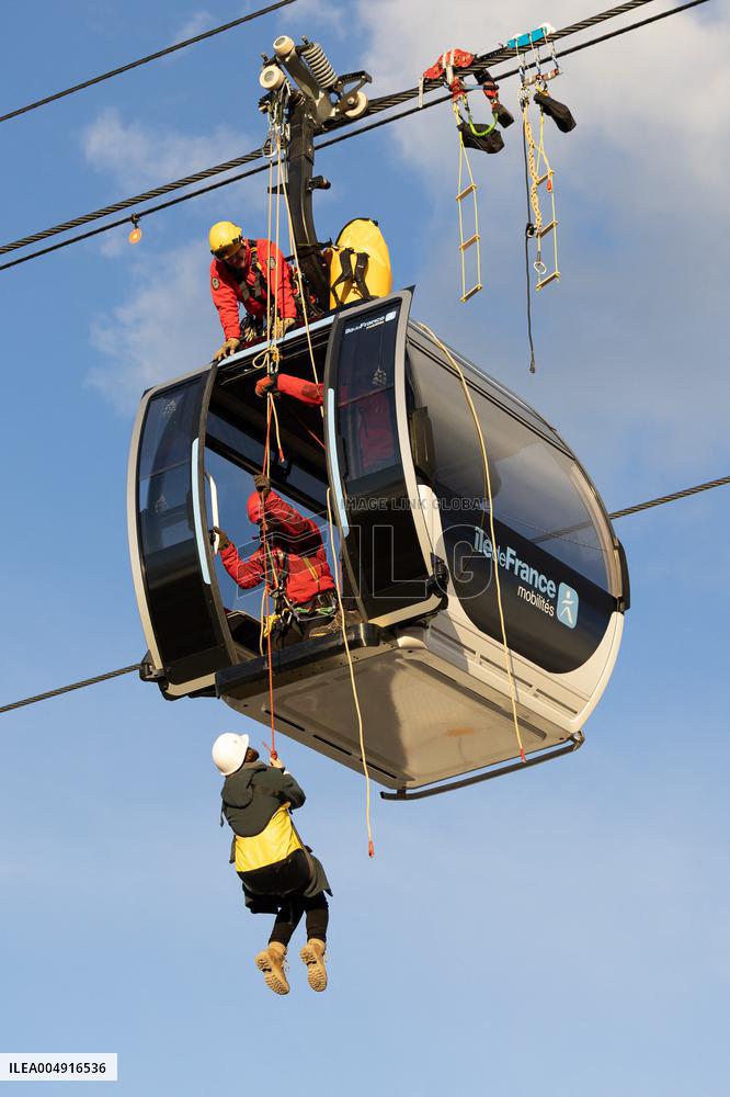 Firefighter evacuation exercice on urban cable car - Limeil-Brevannes