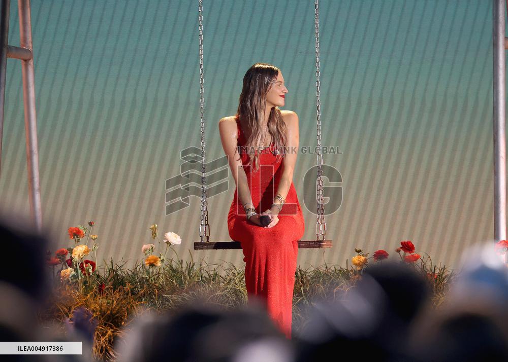 59th Annual CMA Awards - Show