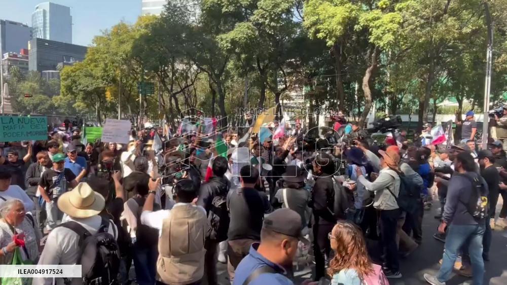 Mexico: Gen Z-Led Protesters March Through Mexico City on Revolution Day