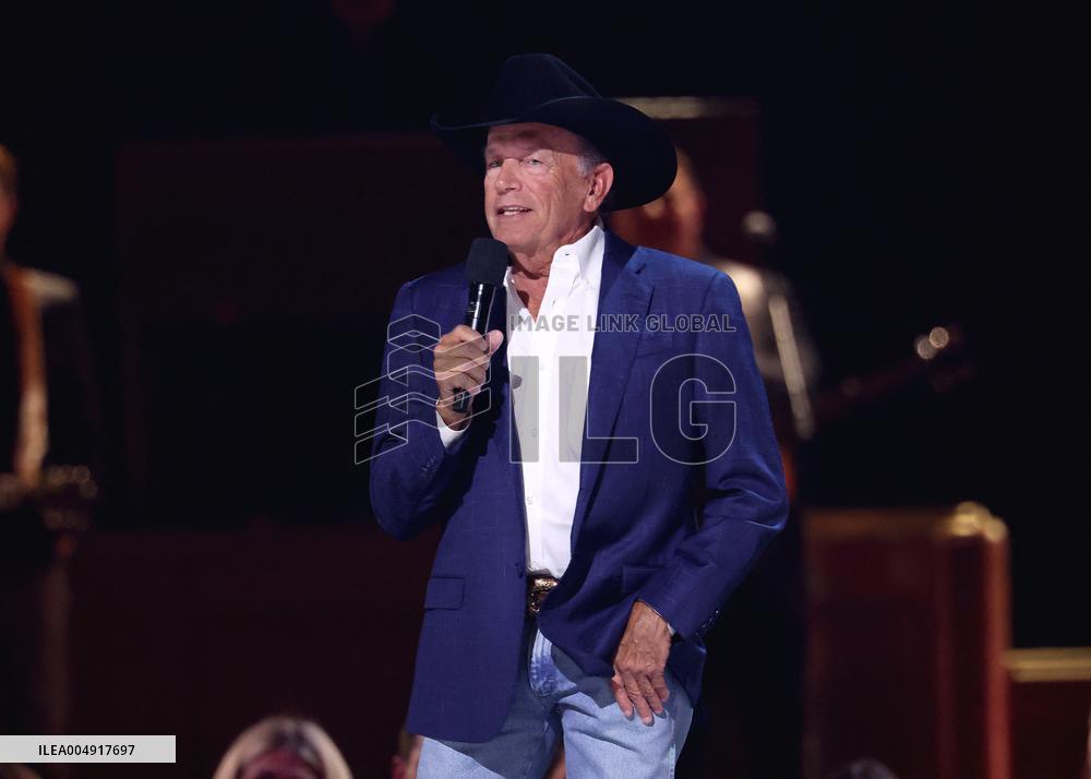 59th Annual CMA Awards - Show