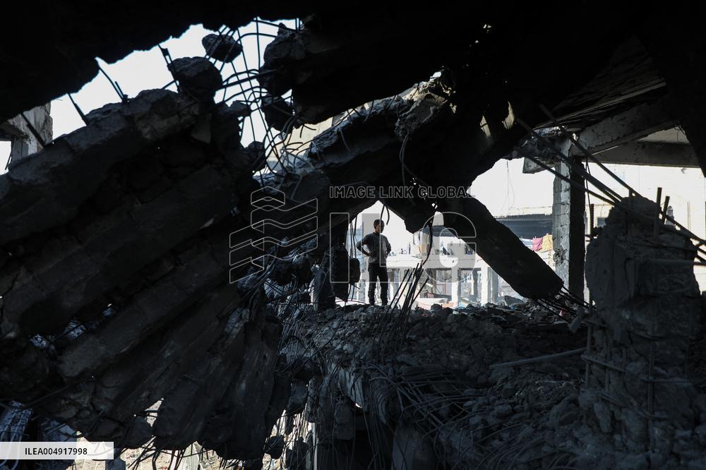 Israeli Airstrikes in Al-Zeitoun Neighborhood - Gaza