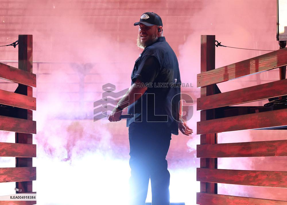 59th Annual CMA Awards - Show