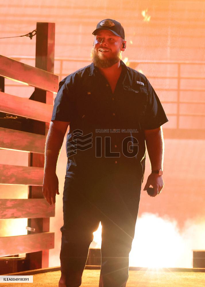 59th Annual CMA Awards - Show