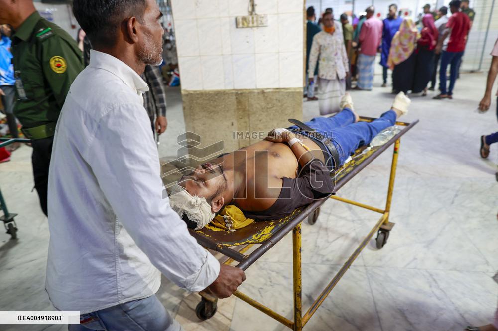 5.7-Magnitude Earthquake Kills 8 in Bangladesh