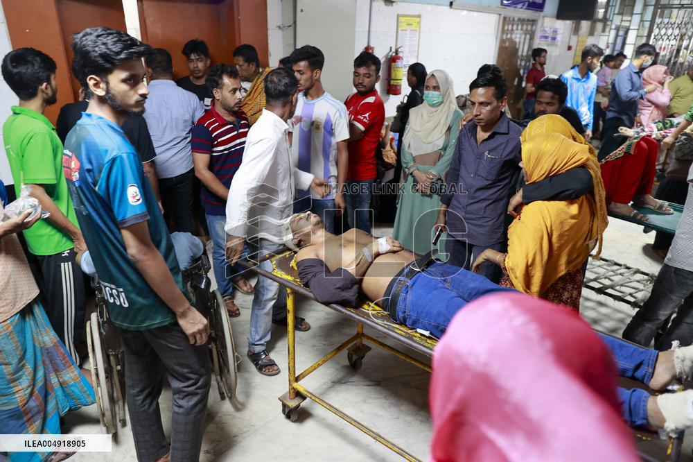 5.7-Magnitude Earthquake Kills 8 in Bangladesh