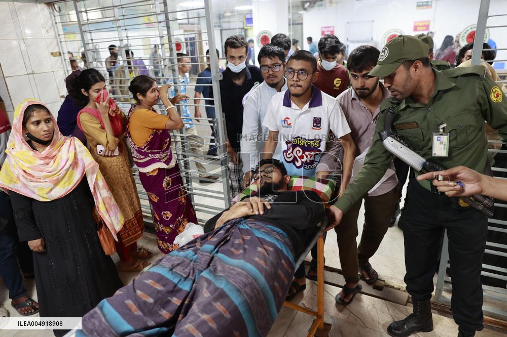 5.7-Magnitude Earthquake Kills 8 in Bangladesh