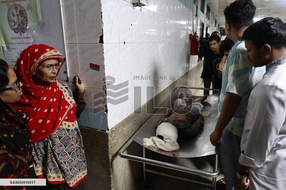 5.7-Magnitude Earthquake Kills 8 in Bangladesh