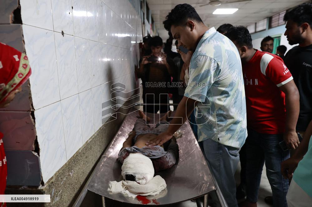 5.7-Magnitude Earthquake Kills 8 in Bangladesh