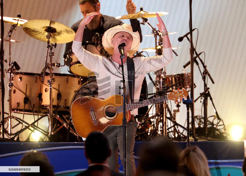 59th Annual CMA Awards - Show