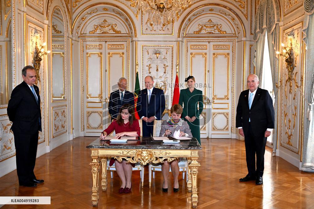 NO TABLOIDS - Prince Albert and Princess Charlene with Portuguese President during a Signing Ceremony - Monaco