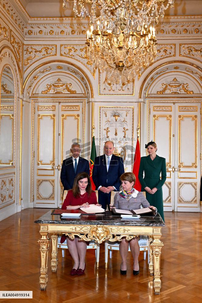 NO TABLOIDS - Prince Albert and Princess Charlene with Portuguese President during a Signing Ceremony - Monaco