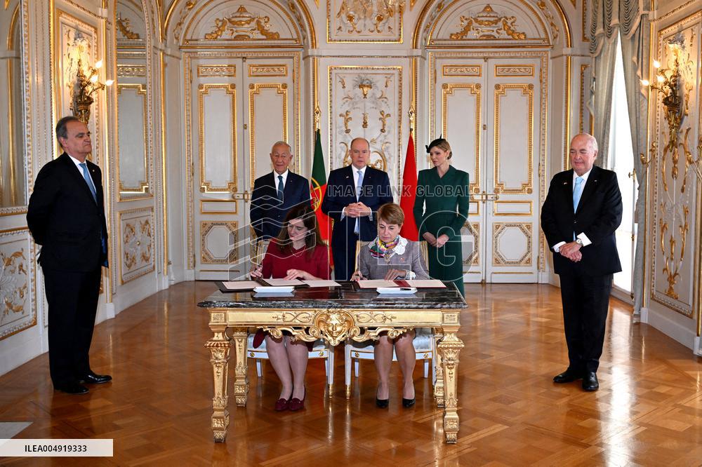 NO TABLOIDS - Prince Albert and Princess Charlene with Portuguese President during a Signing Ceremony - Monaco