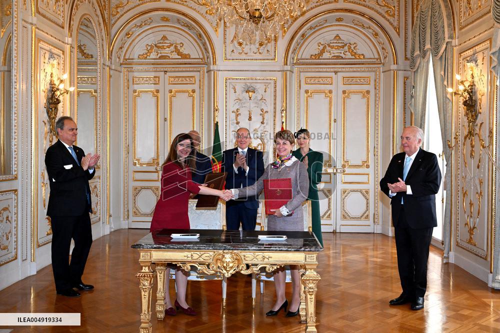 NO TABLOIDS - Prince Albert and Princess Charlene with Portuguese President during a Signing Ceremony - Monaco