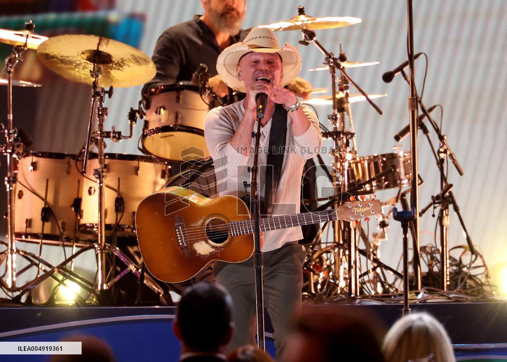 59th Annual CMA Awards - Show