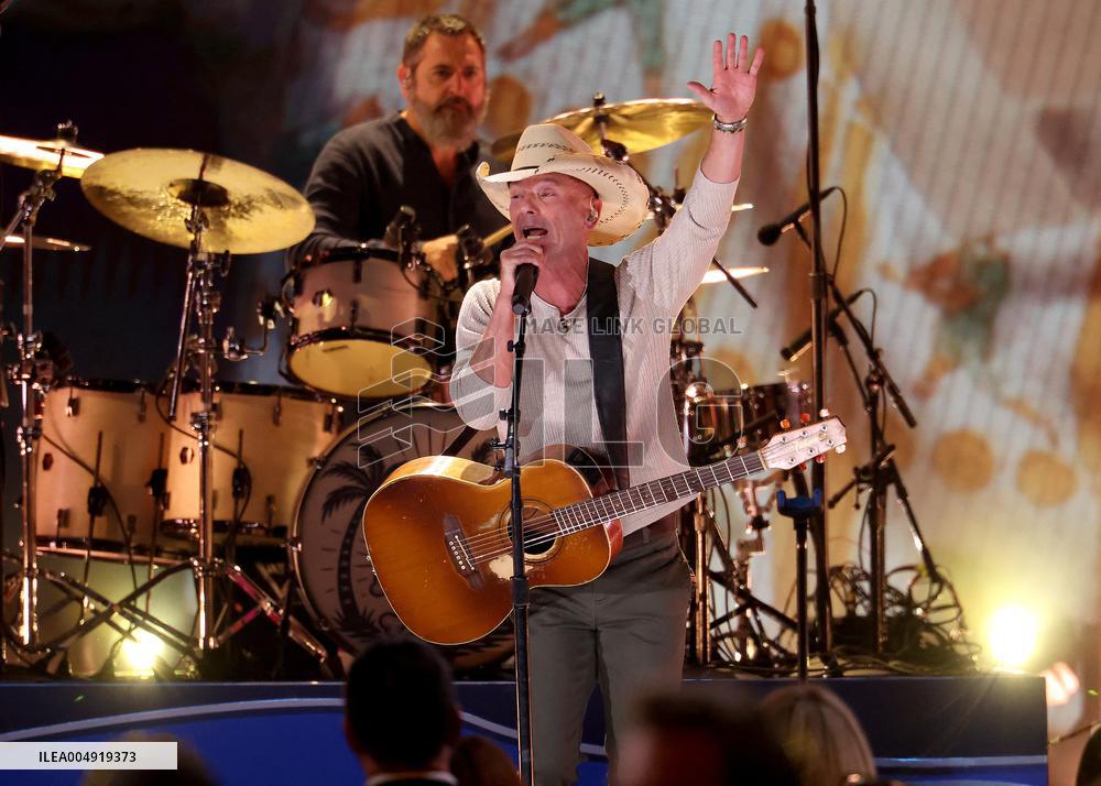 59th Annual CMA Awards - Show