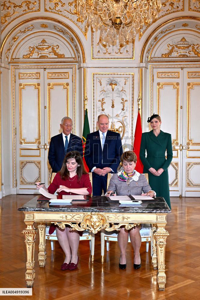 NO TABLOIDS - Prince Albert and Princess Charlene with Portuguese President during a Signing Ceremony - Monaco