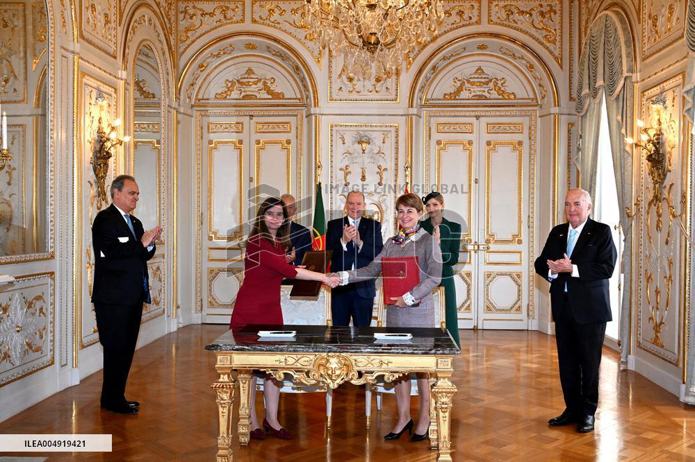 NO TABLOIDS - Prince Albert and Princess Charlene with Portuguese President during a Signing Ceremony - Monaco