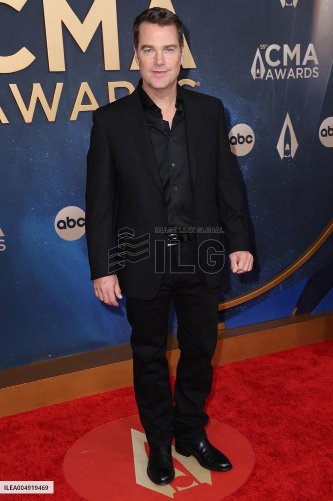 59th Annual CMA Awards - Arrivals