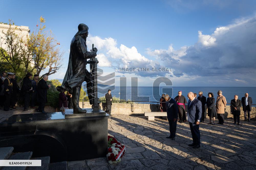 NO TABLOIDS - Prince Albert and Princess Charlene with Portuguese President At Saint-Martin Garden - Monaco