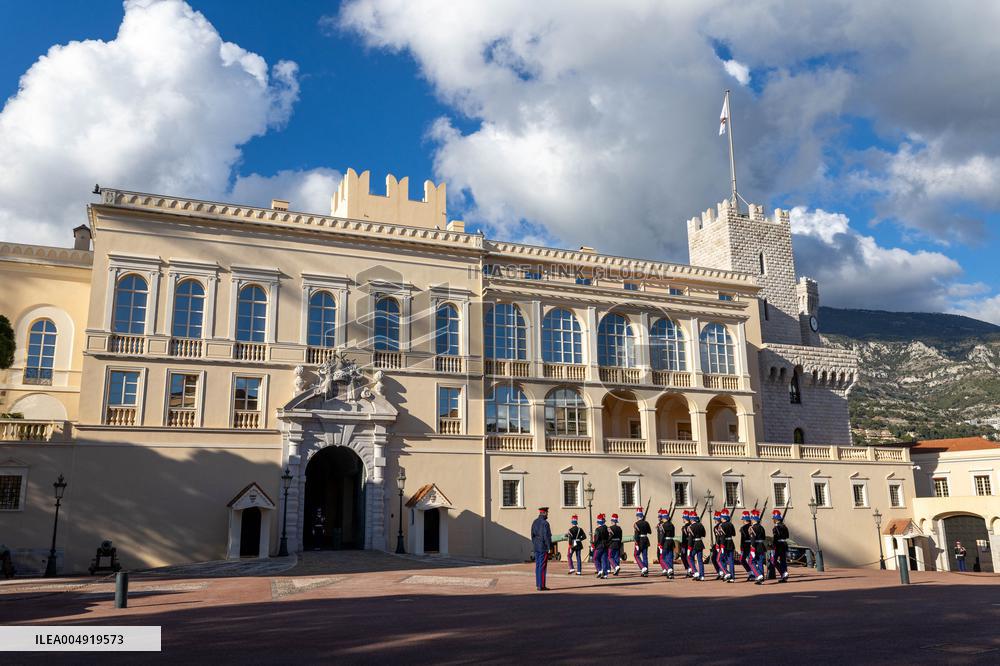 NO TABLOIDS - Prince Albert and Princess Charlene with Portuguese President At Saint-Martin Garden - Monaco
