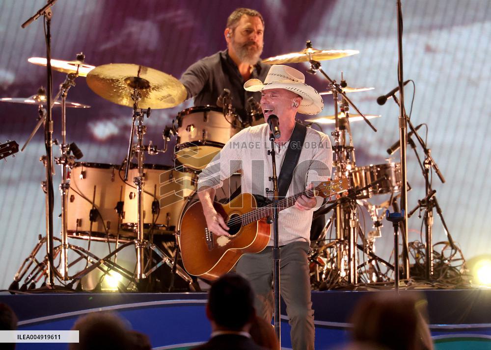 59th Annual CMA Awards - Show