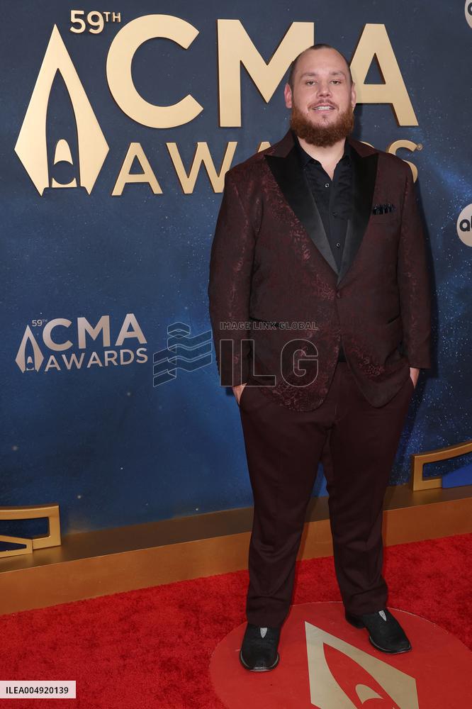 59th Annual CMA Awards - Arrivals