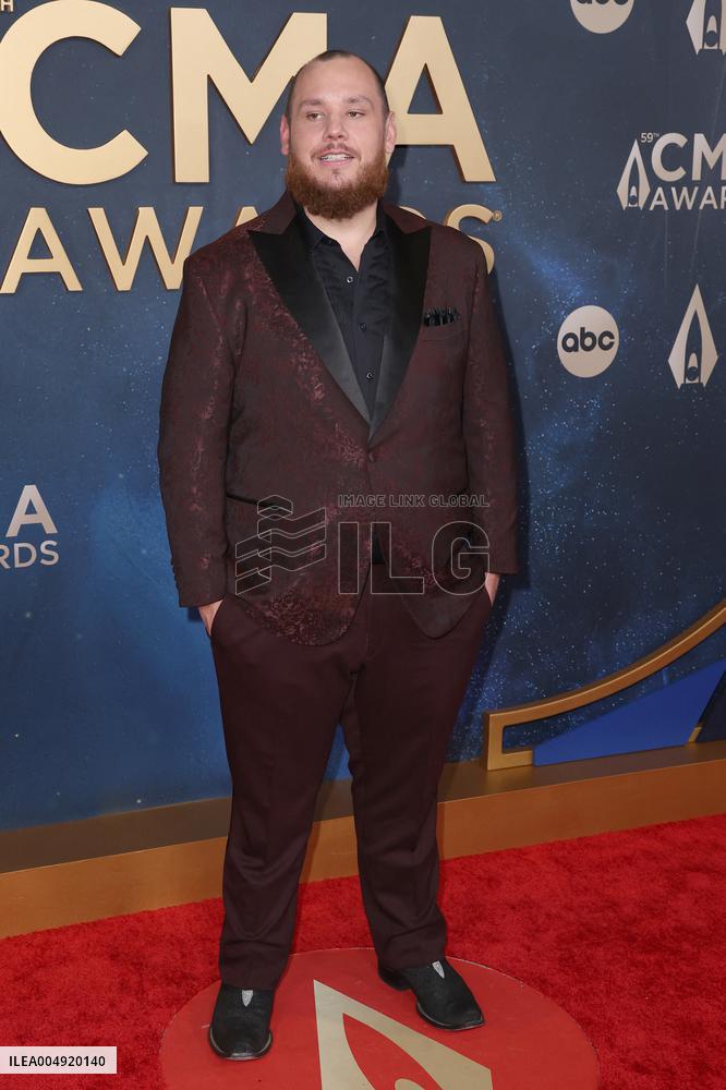 59th Annual CMA Awards - Arrivals