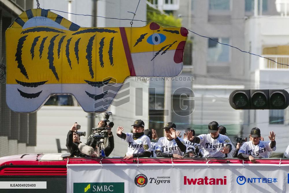 Baseball: Hanshin Tigers' victory parade