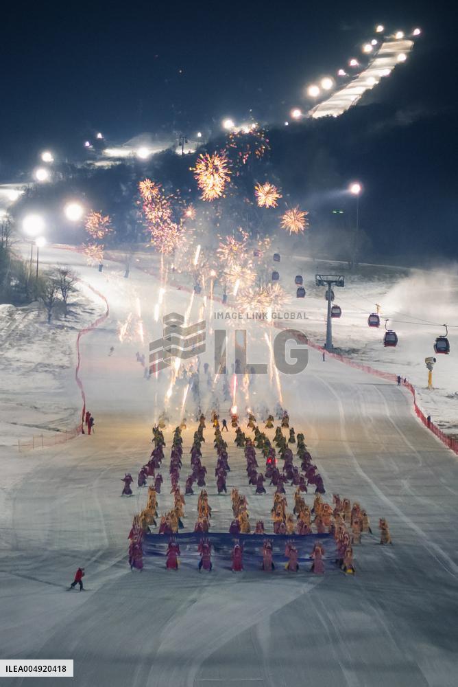 Skiing In Peking Opera Costumes - Jilin