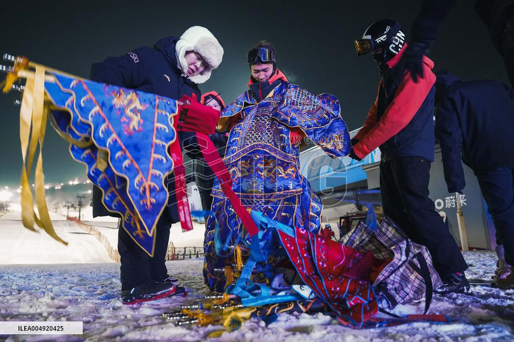 Skiing In Peking Opera Costumes - Jilin