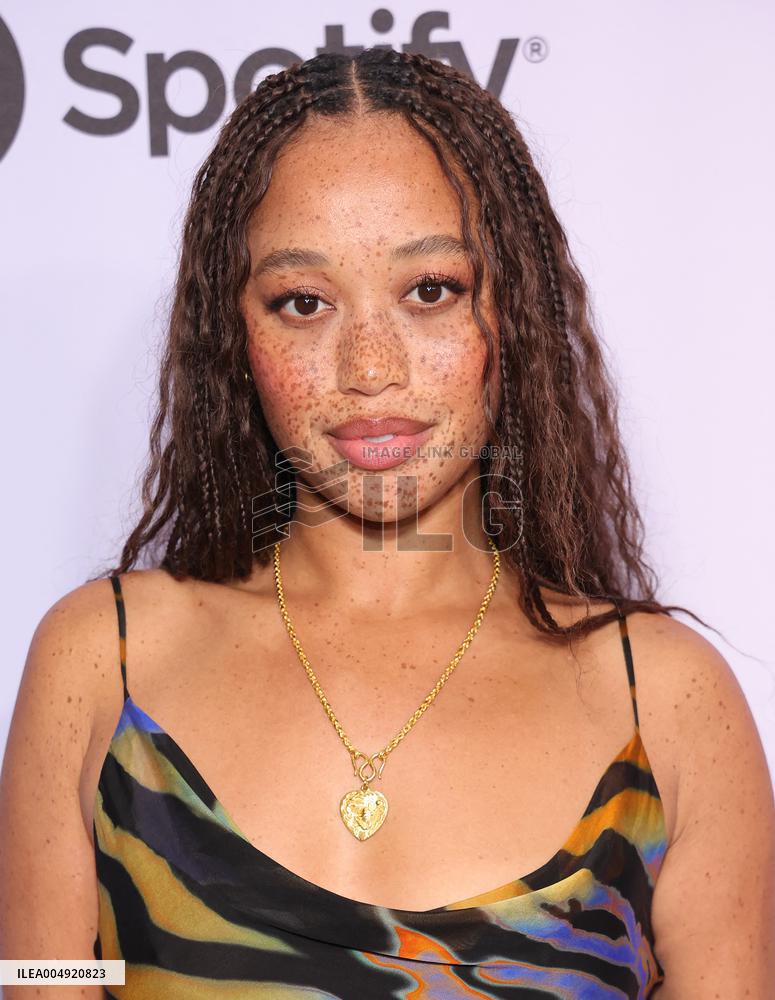 Femme It Forward's 4th Annual Give Her FlowHERS Gala - USA