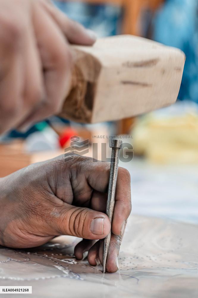 Tie-Dye Technique Of Bai Ethnic Group - Chin