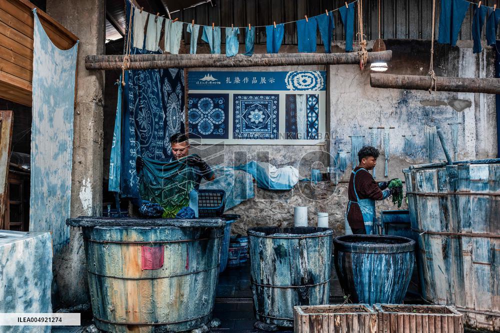 Tie-Dye Technique Of Bai Ethnic Group - Chin