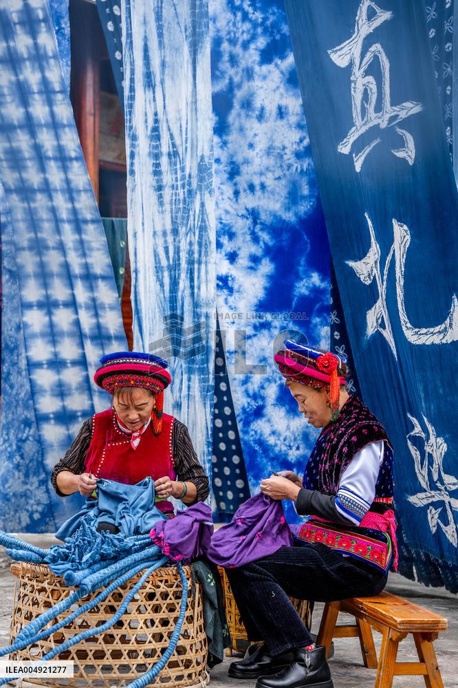 Tie-Dye Technique Of Bai Ethnic Group - Chin