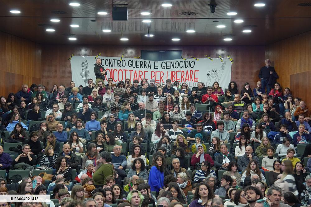 Greta Thunberg Attends Palestine Meeting At University Despite Ban - Italy