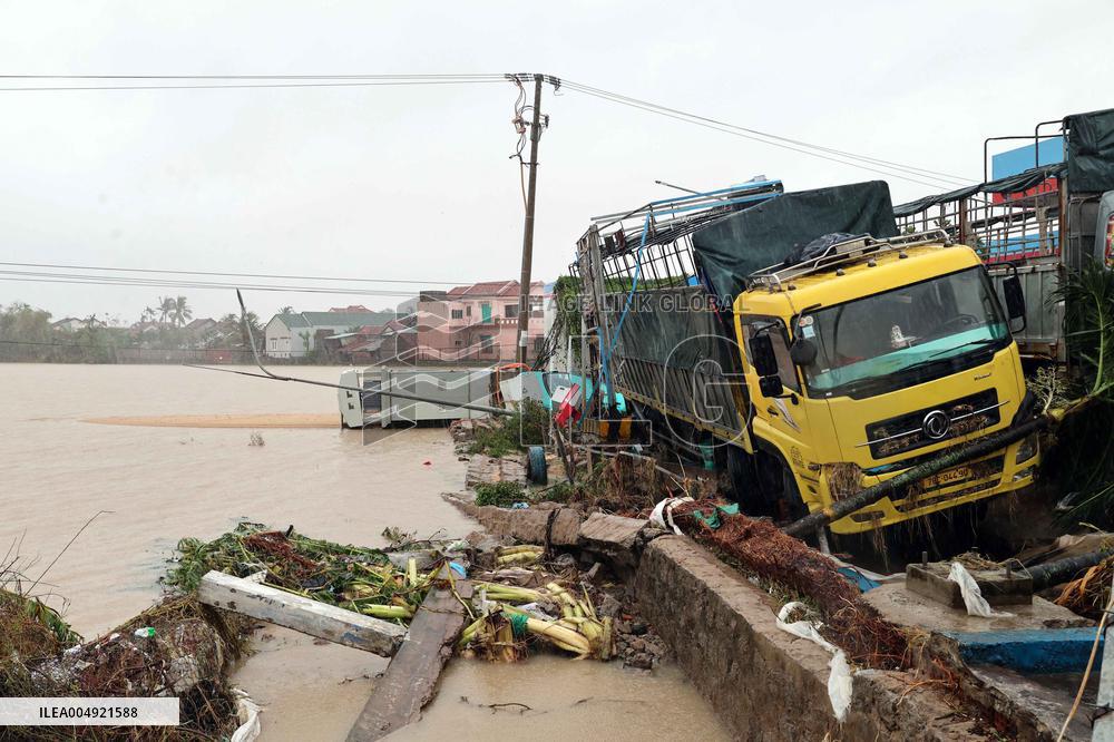 Severe Flooding Kills At Least 72 - Vietnam