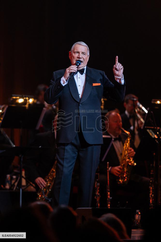 The Voice Is Back - Franck Sinatra - Paris