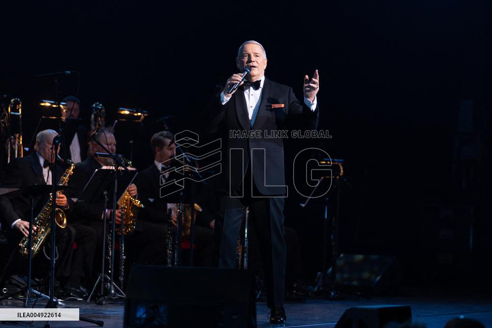 The Voice Is Back - Franck Sinatra - Paris