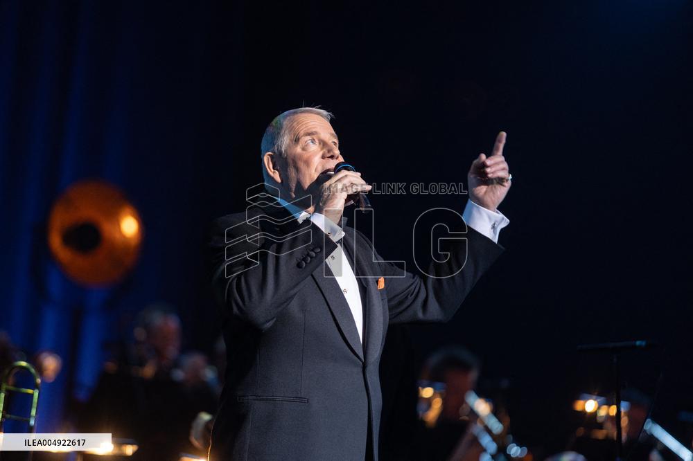 The Voice Is Back - Franck Sinatra - Paris