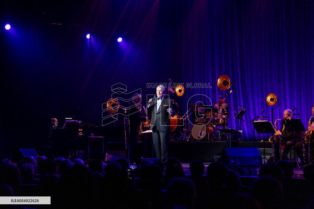 The Voice Is Back - Franck Sinatra - Paris